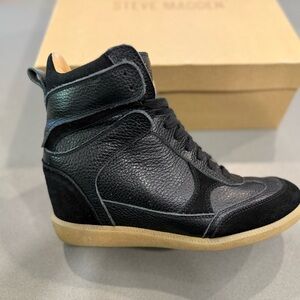 Steve Madden Size 7 Black Defense